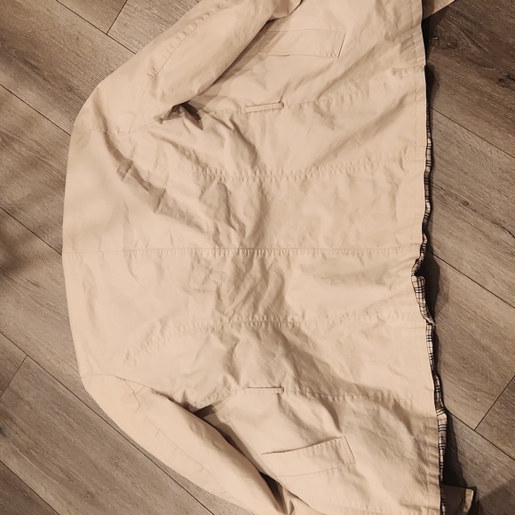 Burberry Light Tan Jacket with Plaid Lining - Picture 5 of 6